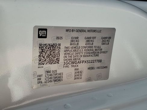 Used 2025 Chevrolet Express 2500 w/ Driver Convenience Package RWD image 21