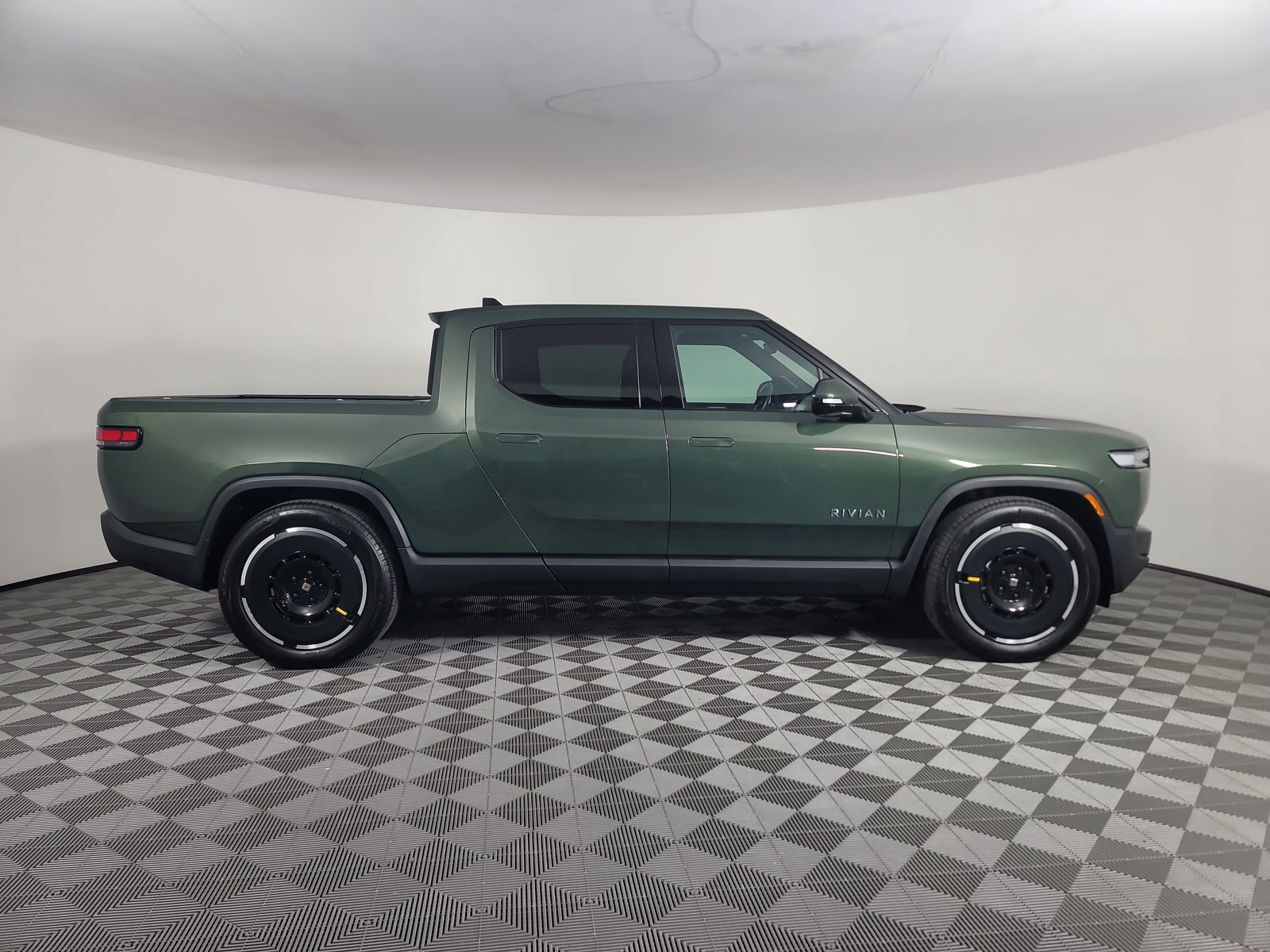 Used 2025 Rivian R1T Adventure Dual AWD/4WD image 6