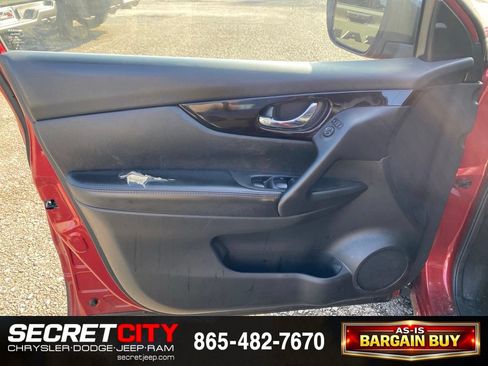Used 2019 Nissan Rogue Sport SV w/ Technology Package FWD image 18