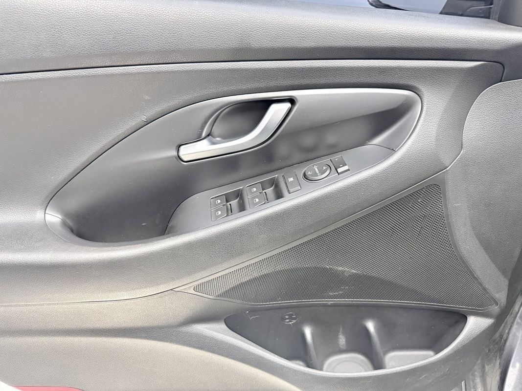 Used 2018 Hyundai Elantra GT Sport FWD image 15