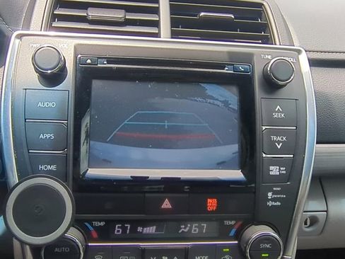 Used 2015 Toyota Camry XLE w/ Moonroof Package FWD image 17
