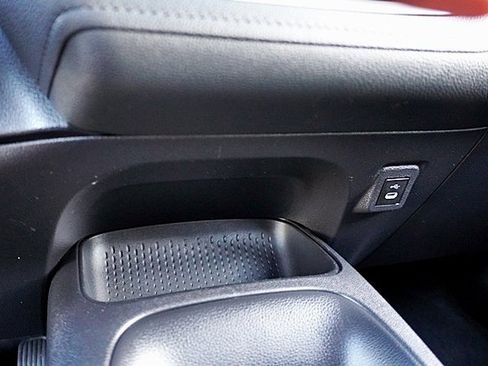 Used 2025 Toyota Corolla SE image 27