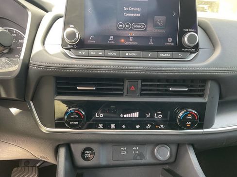 Used 2025 Nissan Rogue SV FWD image 23