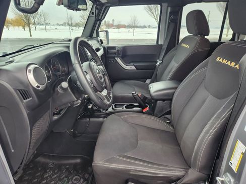 Used 2015 Jeep Wrangler Unlimited Sahara w/ Connectivity Group image 10
