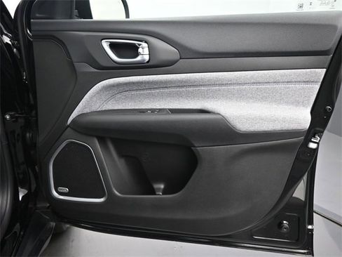 New 2025 Jeep Compass Latitude w/ Sun & Sound Group image 20