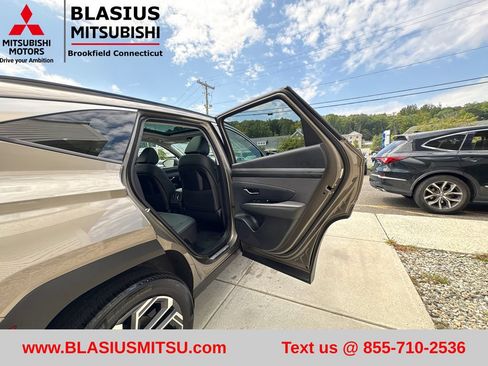 Used 2025 Hyundai Tucson Limited AWD/4WD image 42