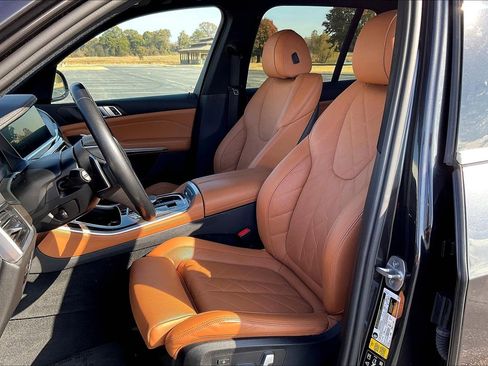 Used 2023 BMW X5 xDrive40i w/ Parking Assistance Package image 7