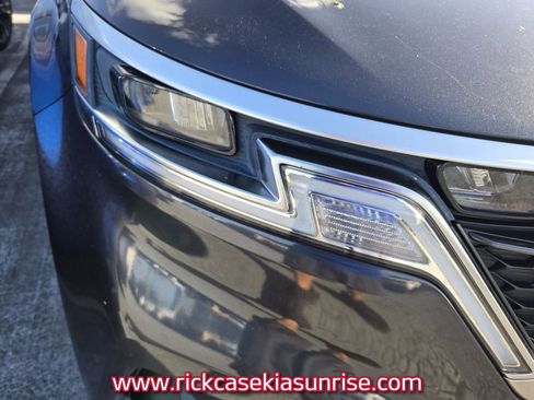 Used 2023 Kia Carnival LX FWD image 10