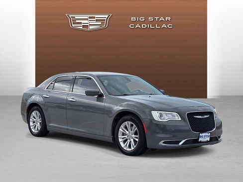 Used 2019 Chrysler 300 Touring L w/ Quick Order Package 22F RWD image 7