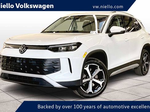 Used 2025 Volkswagen Tiguan SE image 1