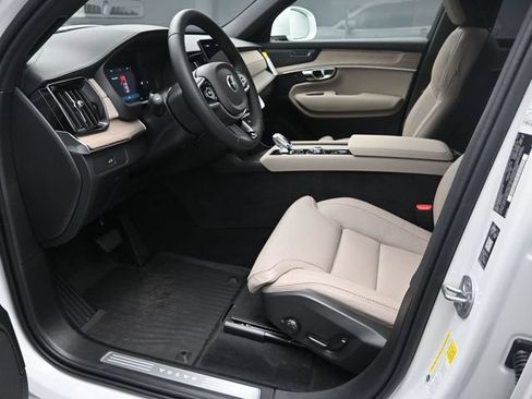 Used 2026 Volvo XC90 B6 Ultra w/ Protection Package Premier AWD/4WD image 17