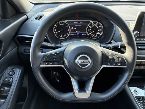 Used 2019 Nissan Altima 2.5 S FWD image 11