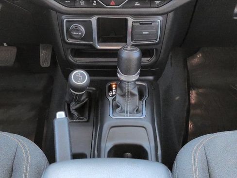 Used 2024 Jeep Gladiator Sport AWD/4WD image 17