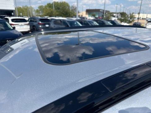 Used 2021 Toyota RAV4 XLE Premium FWD image 10