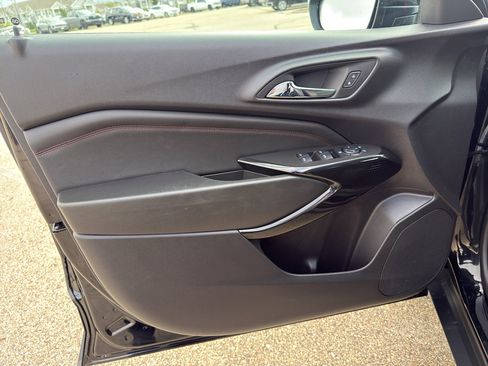 Used 2025 Chevrolet Trax RS w/ Sunroof Package FWD image 10