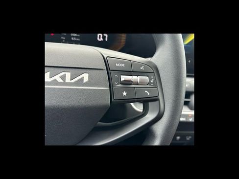 New 2025 Kia K4 LXS image 16