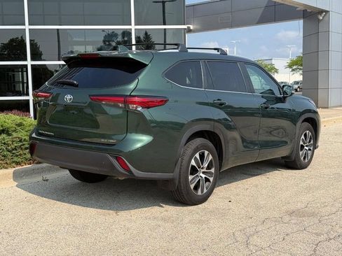 Used 2023 Toyota Highlander XLE AWD/4WD image 3