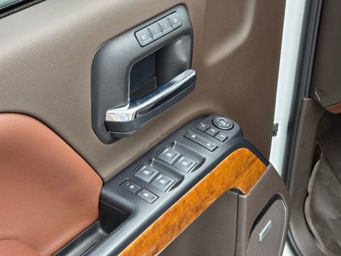 Used 2018 Chevrolet Silverado 1500 High Country image 39