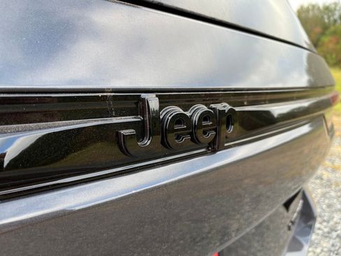 New 2025 Jeep Grand Cherokee Limited w/ Black Appearance Package image 40