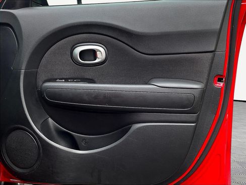 Used 2016 Kia Soul + FWD image 26