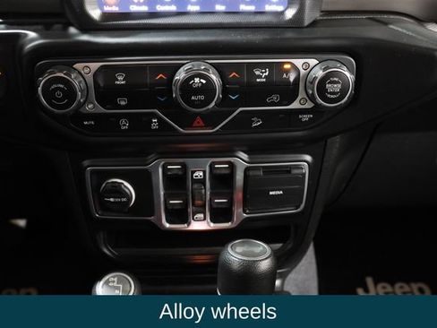 Used 2020 Jeep Wrangler Unlimited Sahara w/ Uconnect 4C Nav & Sound Group AWD/4WD image 23