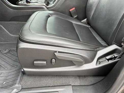 Used 2019 GMC Canyon SLT w/ Trailering Package image 16