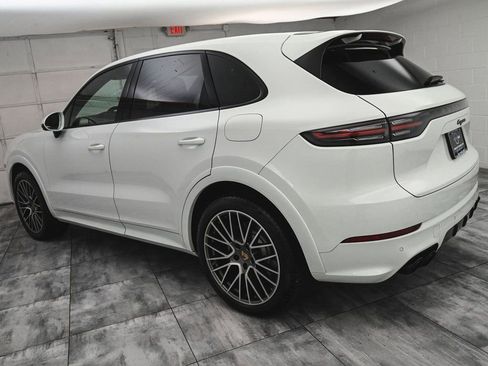 Used 2022 Porsche Cayenne Platinum Edition AWD/4WD image 4