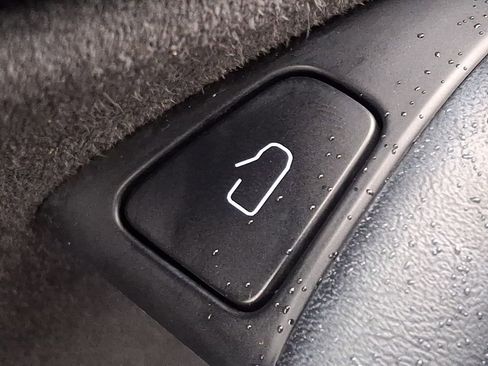 Used 2021 Tesla Model Y Long Range image 26