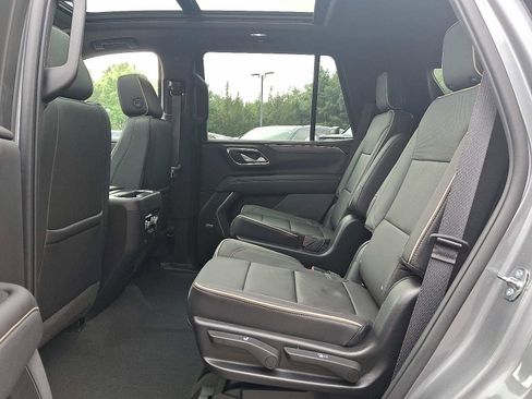 Used 2022 GMC Yukon SLT w/ SLT Premium Package image 12