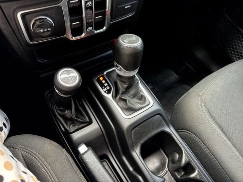 Used 2021 Jeep Wrangler Unlimited Sport AWD/4WD image 19