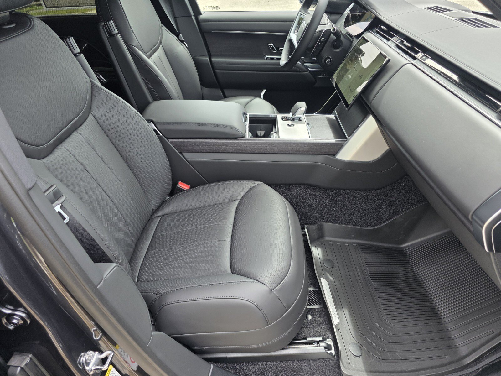 New 2026 Land Rover Range Rover Long Wheelbase SE AWD/4WD image 3