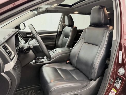Used 2019 Toyota Highlander XLE AWD/4WD image 10
