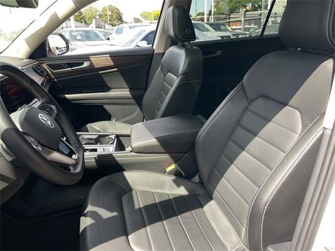 Used 2024 Volkswagen Atlas SEL image 9