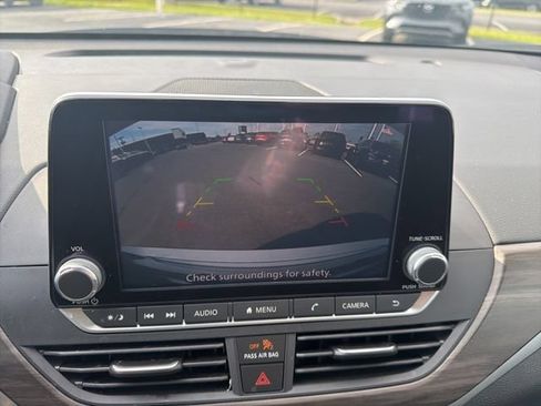 Used 2025 Nissan Altima 2.5 SV FWD image 37