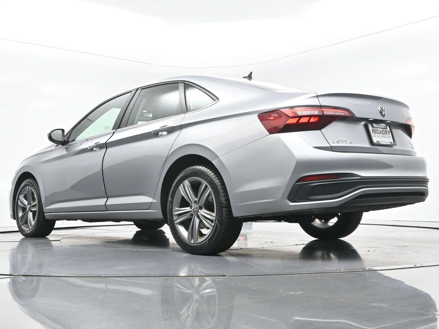 Used 2024 Volkswagen Jetta SE FWD image 48