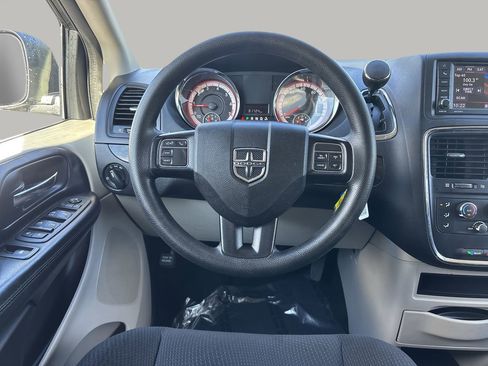 Used 2020 Dodge Grand Caravan SE w/ UConnect Hands-Free Group image 13