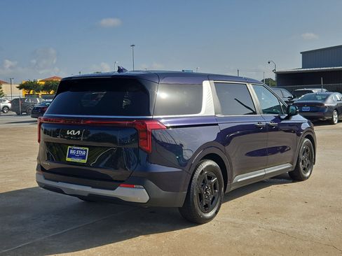 Used 2025 Kia Carnival FWD image 3