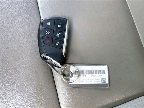 Used 2024 Chevrolet Suburban LT image 10