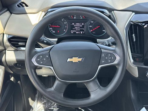 Used 2023 Chevrolet Traverse LS FWD image 10