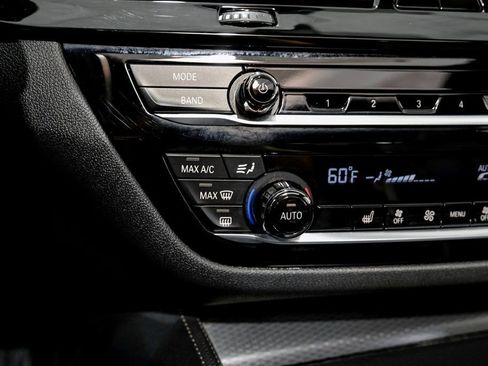 Used 2023 BMW M550i xDrive image 26