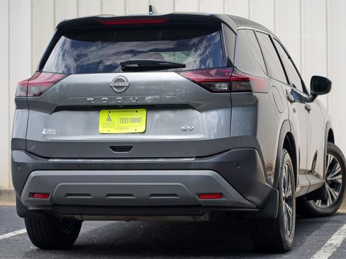 Used 2022 Nissan Rogue SV FWD image 4