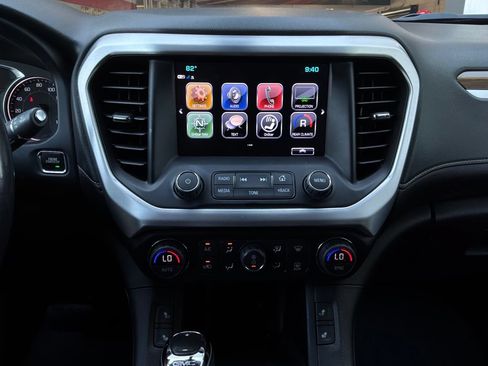 Used 2018 GMC Acadia SLE FWD image 26
