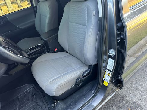 Used 2020 Toyota Tacoma SR5 image 13