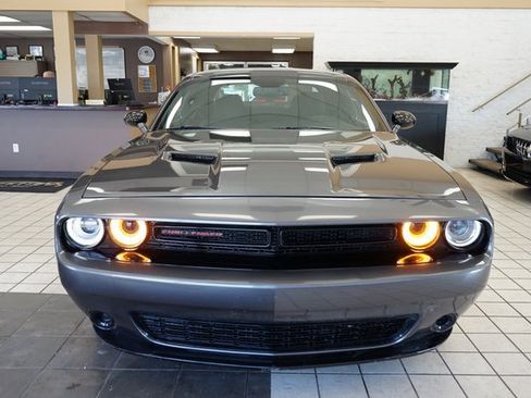Used 2016 Dodge Challenger SXT image 14