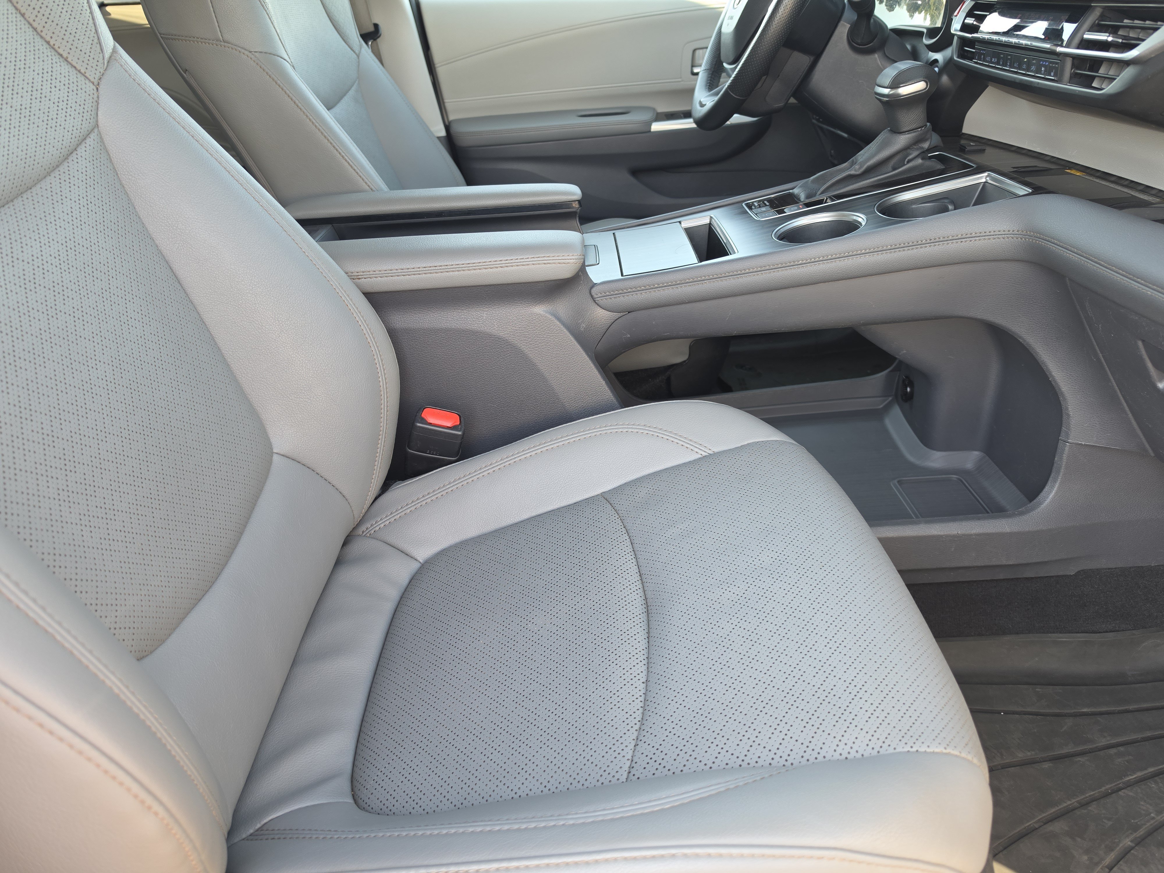 Certified 2024 Toyota Sienna Limited AWD/4WD image 15