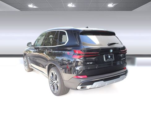 New 2026 BMW X5 sDrive40i w/ Executive Package image 3
