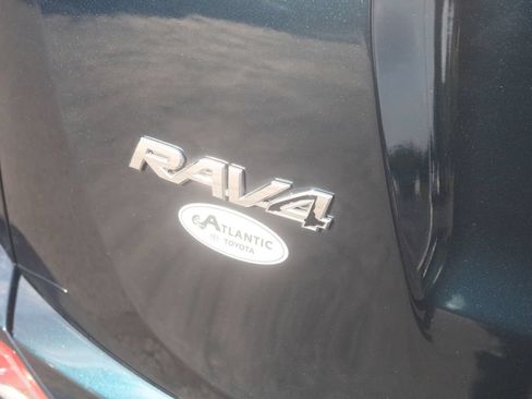Used 2018 Toyota RAV4 LE AWD/4WD image 18