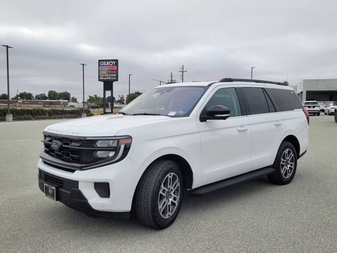 Used 2025 Ford Expedition Active AWD/4WD image 9