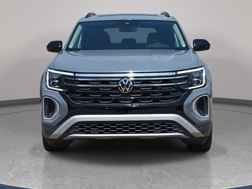 Used 2024 Volkswagen Atlas Peak Edition SE AWD/4WD image 3
