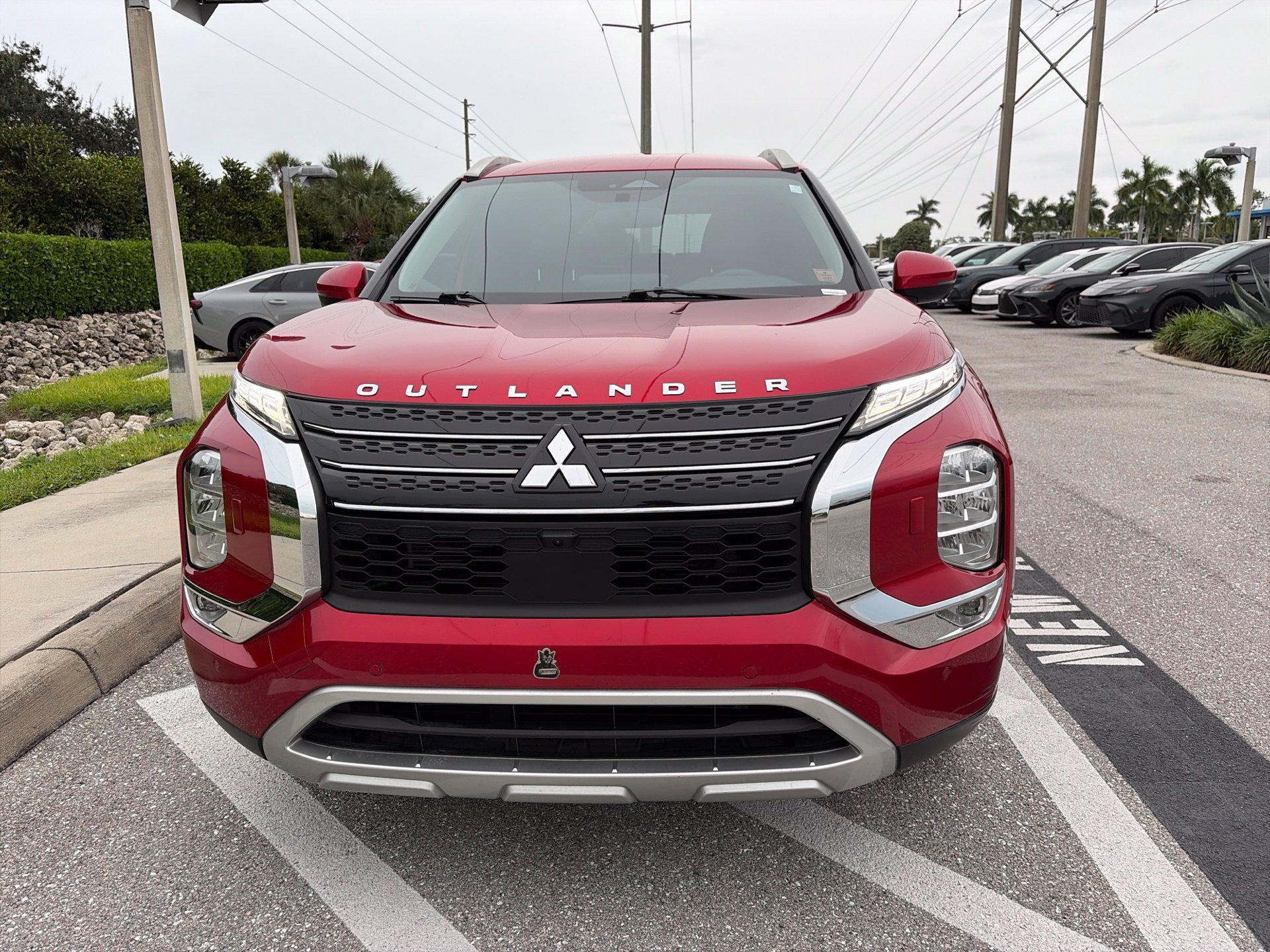 Used 2022 Mitsubishi Outlander SE AWD/4WD image 2